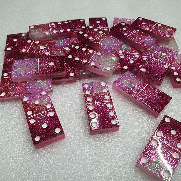 Imagem de dominós em resina epóxi