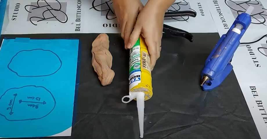 Imagem fazendo molde de silicone para resina